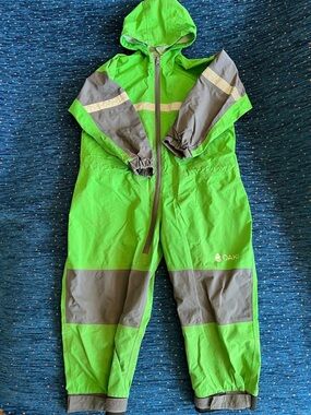 OAKI size 6/7 Bright Green and Light Gray Kids one piece rain suit